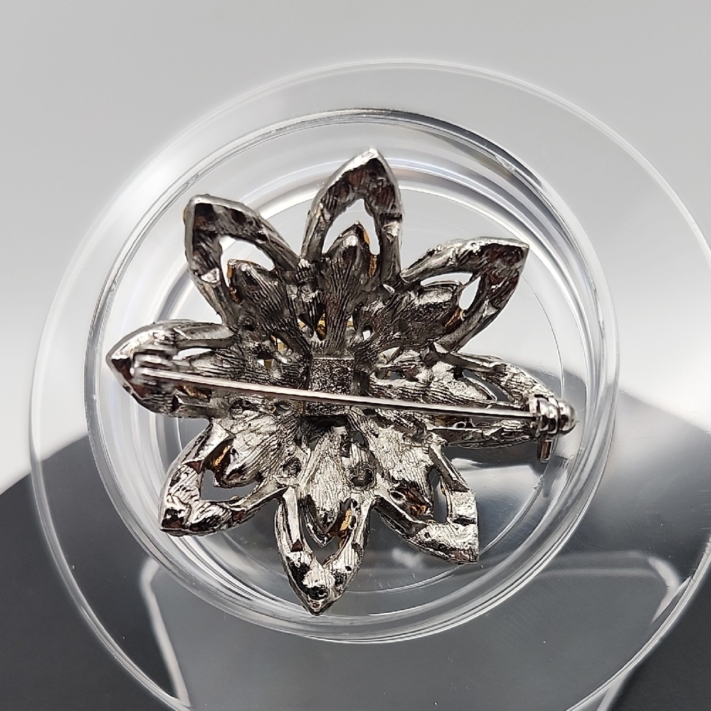 Sparkling Floral Brooch with Brown and Gold Hues - Picture 4 of 13